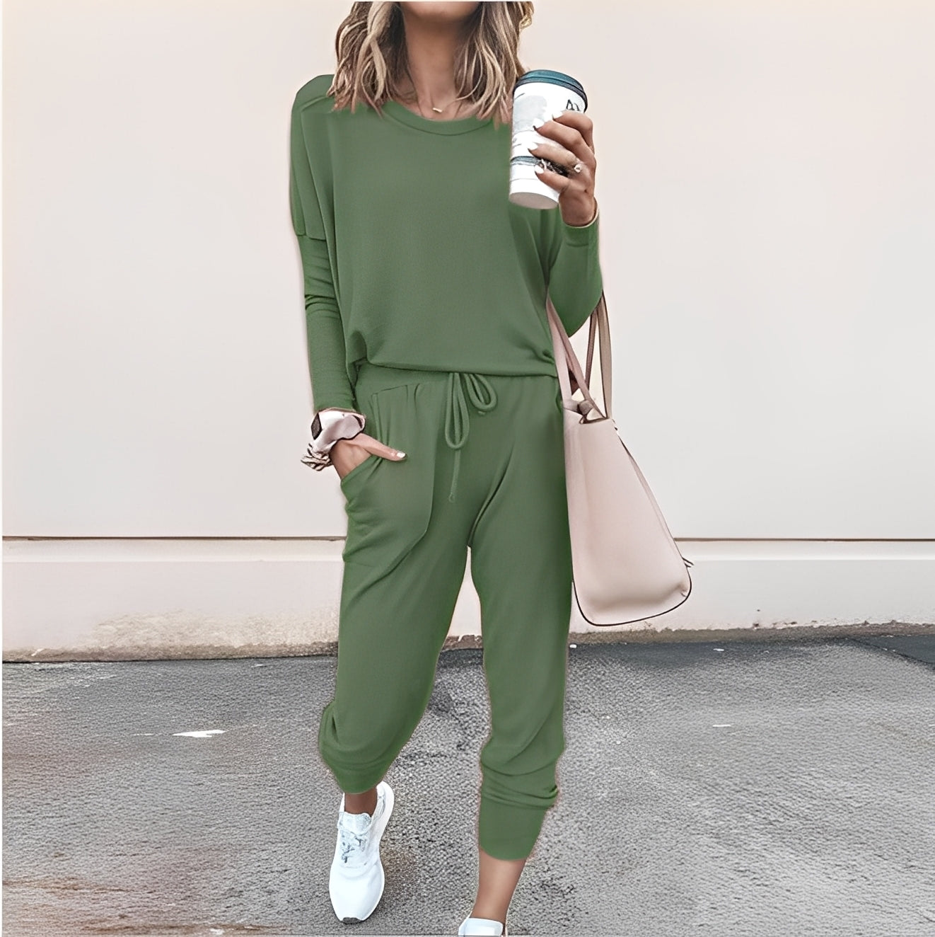 Danielle - Kobiecy, luźny strój treningowy