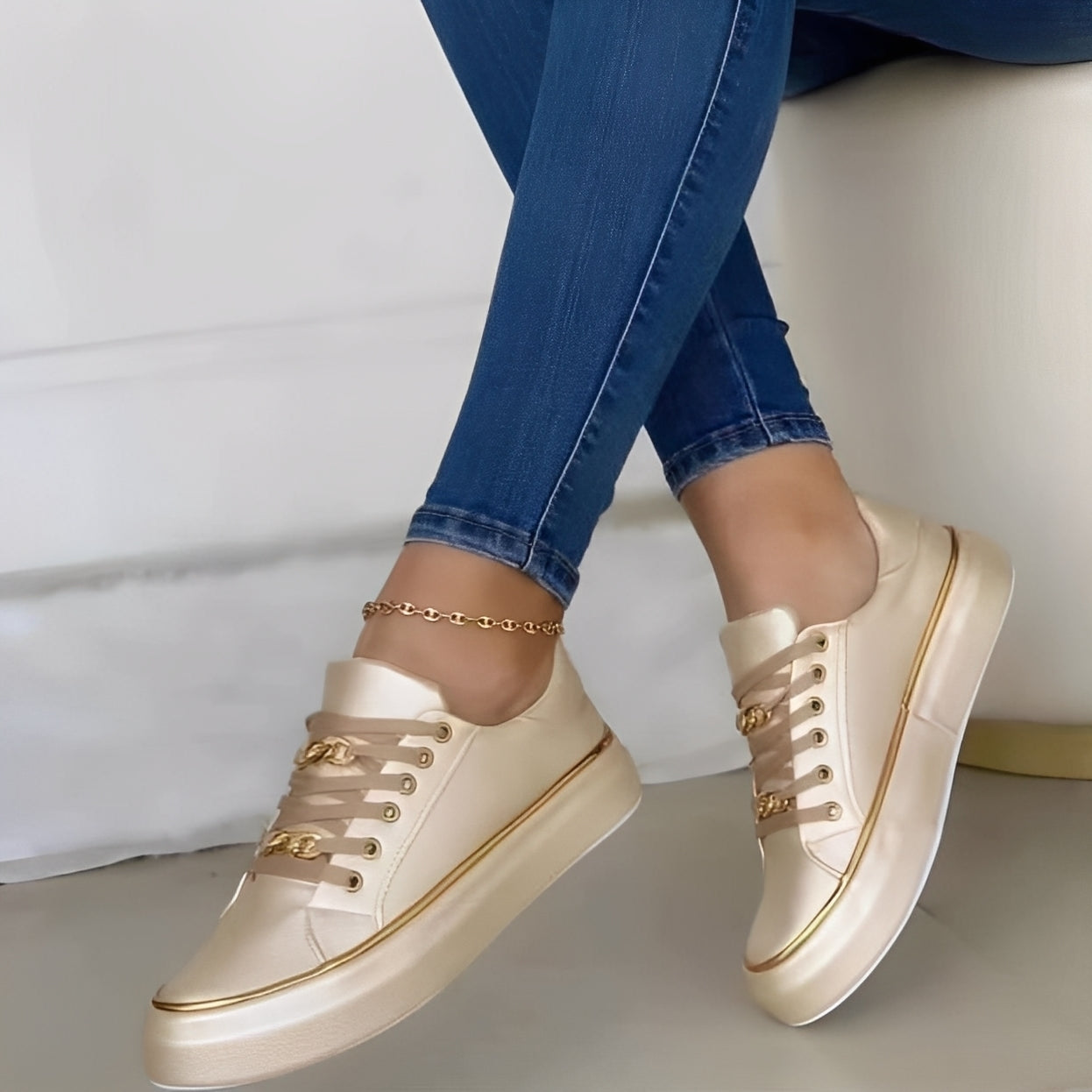 Deziree - Eleganckie damskie buty na platformie z ozdobnymi łańcuchami