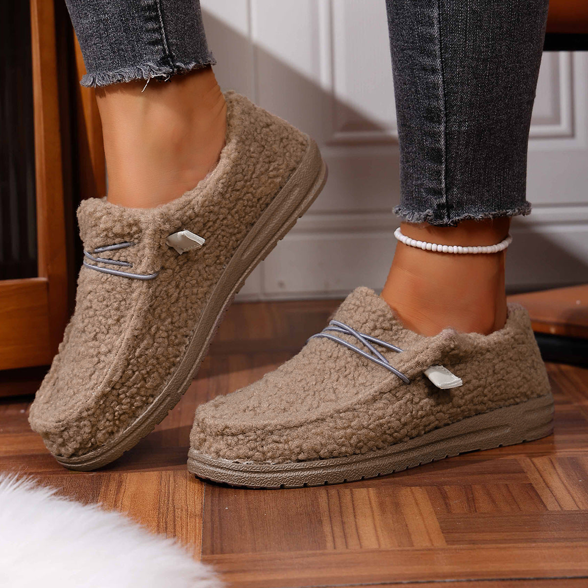 Mellony - Eleganckie płaskie buty Teddy dla kobiet