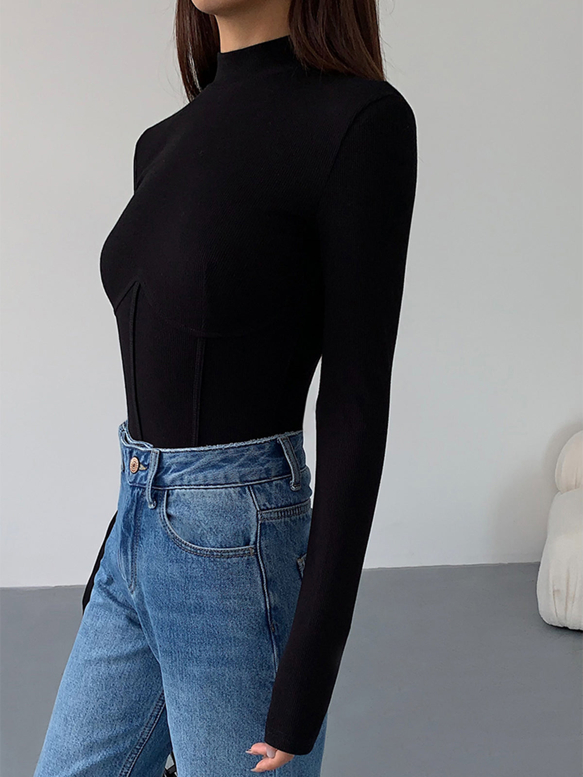 Nelia – Slim T-Shirt z Stojącym Kołnierzykiem