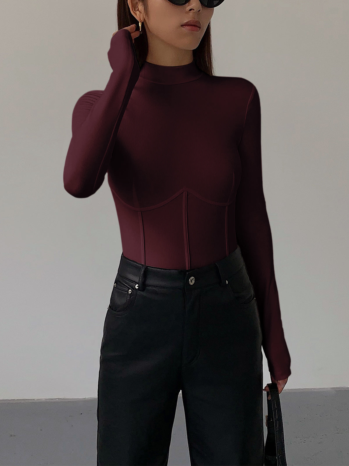 Nelia – Slim T-Shirt z Stojącym Kołnierzykiem