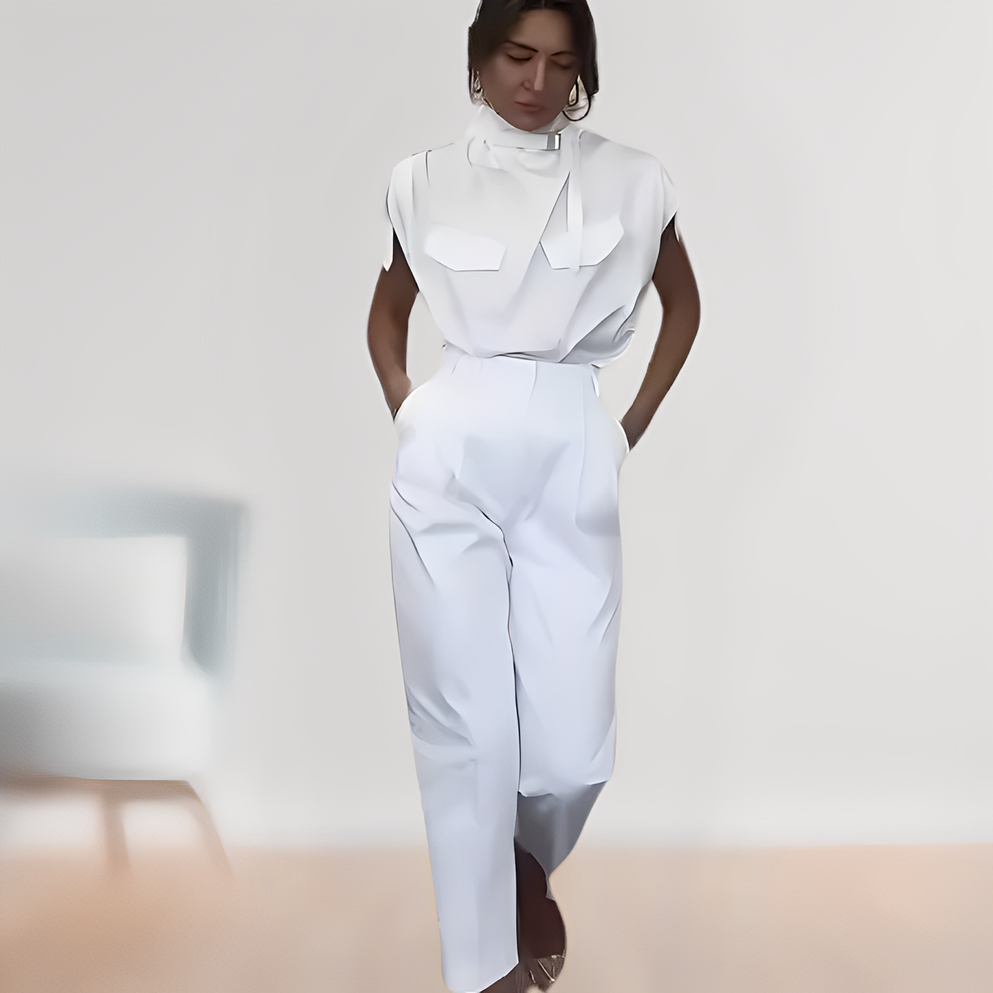 Leona – Elegancki bezrękawowy kombinezon
