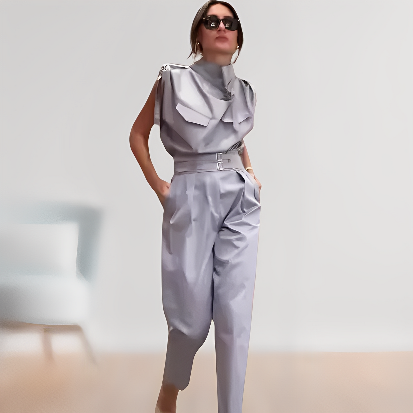 Leona – Elegancki bezrękawowy kombinezon