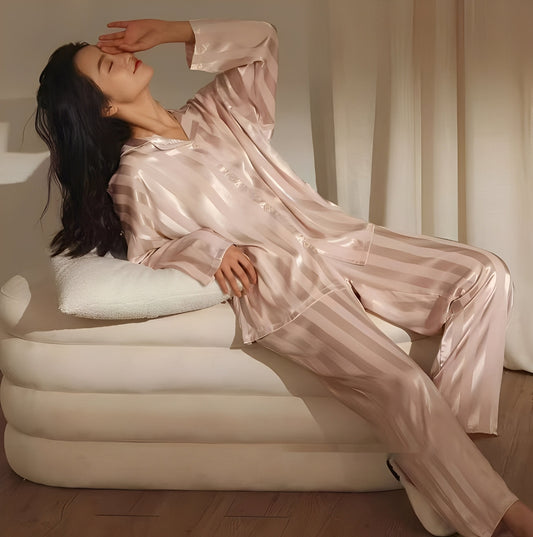 Adélaïde - Satin-Pyjama-Set mit Spitze für Frauen