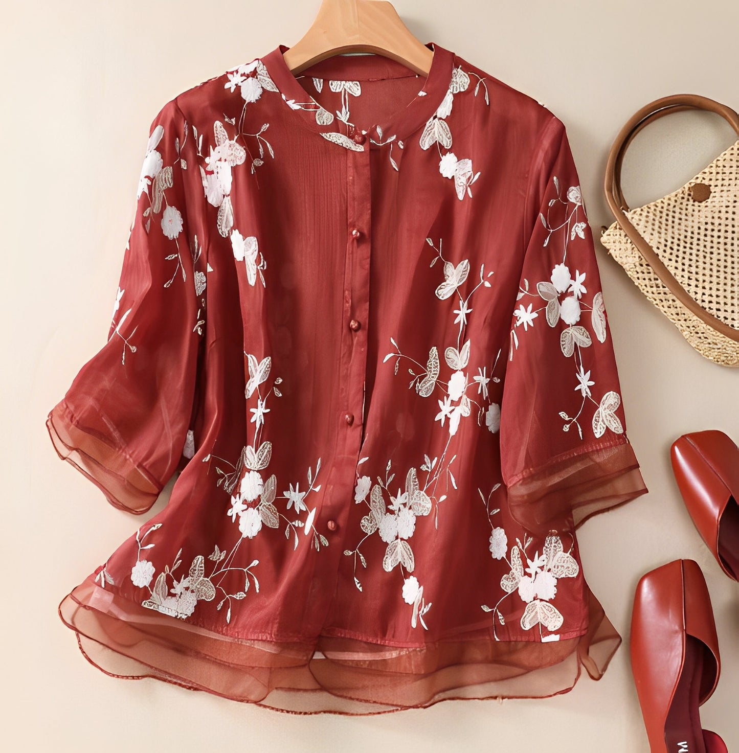 Madelina - Stylowa bluzka vintage z haftem kwiatowym