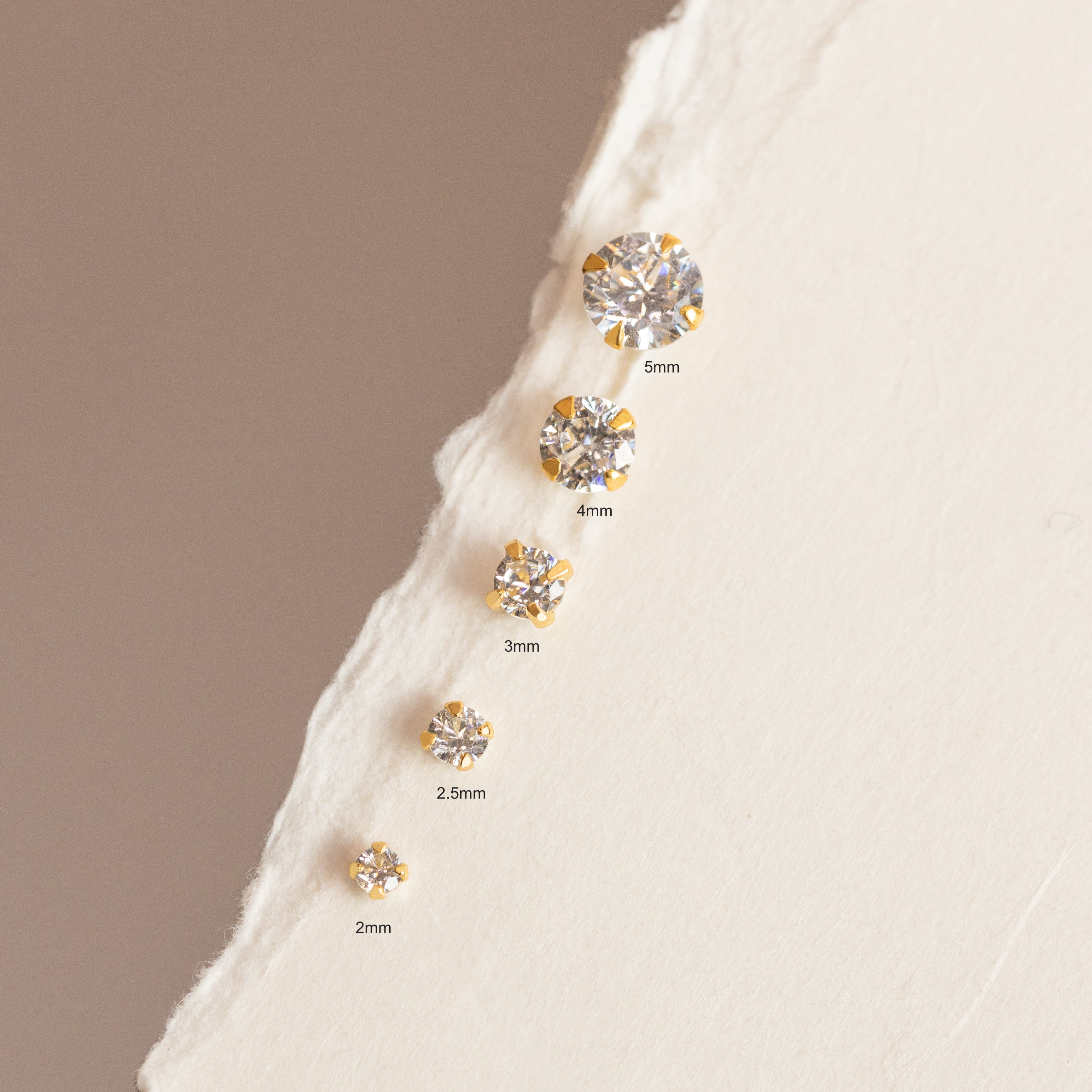 Sloane - mini kolczyki błyszczące 2mm