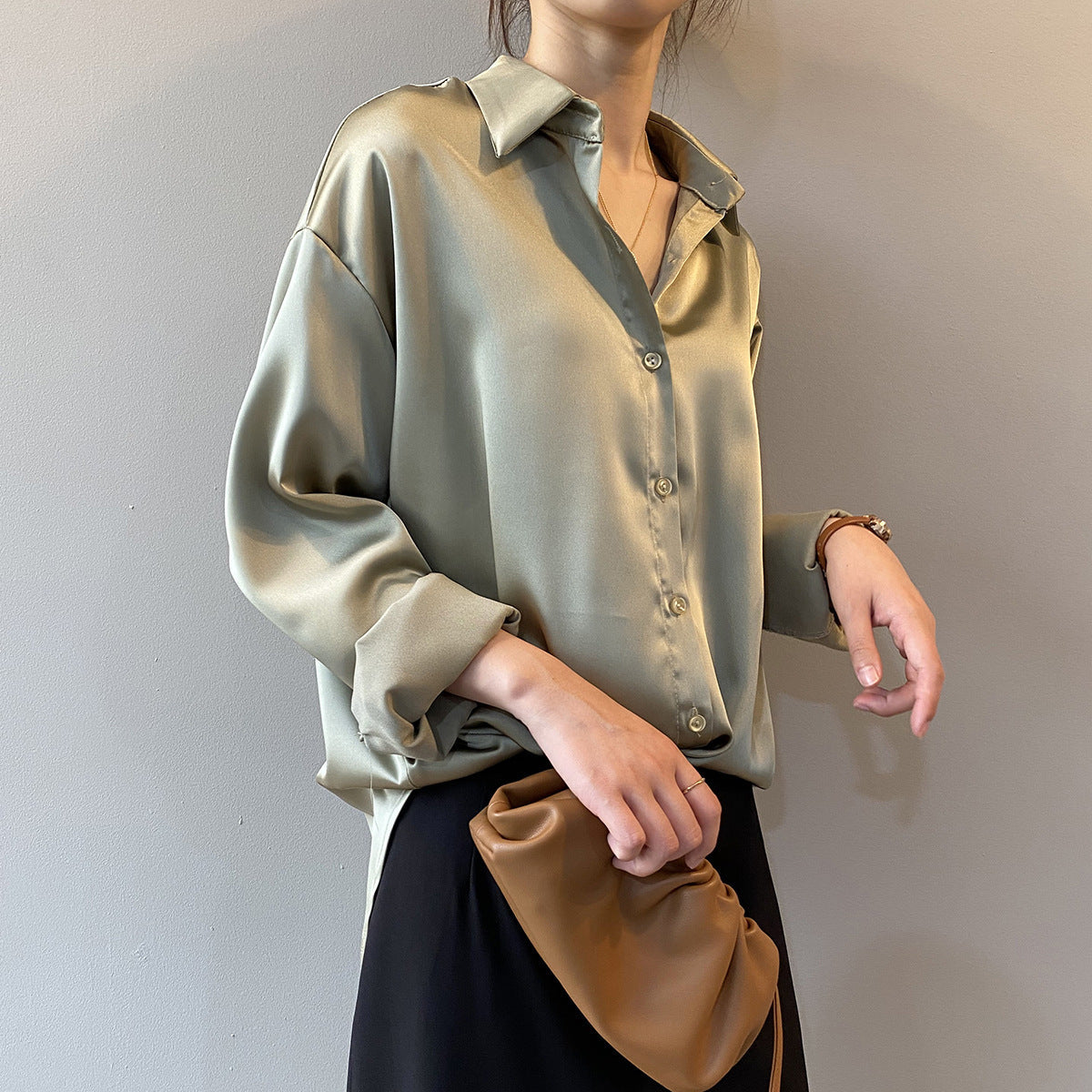 Briana - Elegancka bluzka z satyny i jedwabiu z guzikami dla kobiet