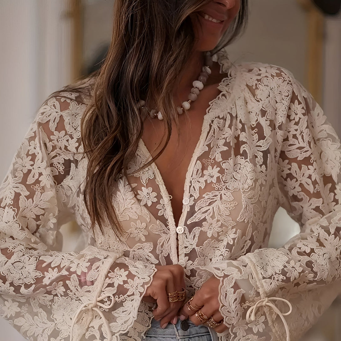 Alexia - Elegancka bluzka z kwiatowym haftem