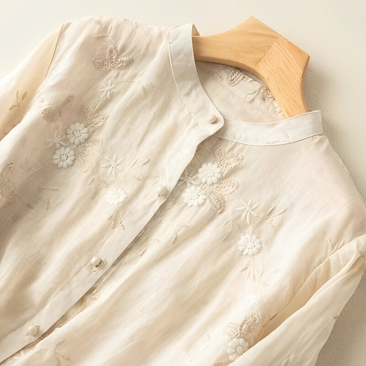 Madelina - Stylowa bluzka vintage z haftem kwiatowym
