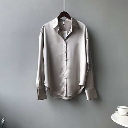 Briana - Elegancka bluzka z satyny i jedwabiu z guzikami dla kobiet