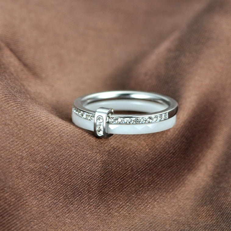 Cerelia – Luksusowy pierścionek ceramiczny z cyrkoniami