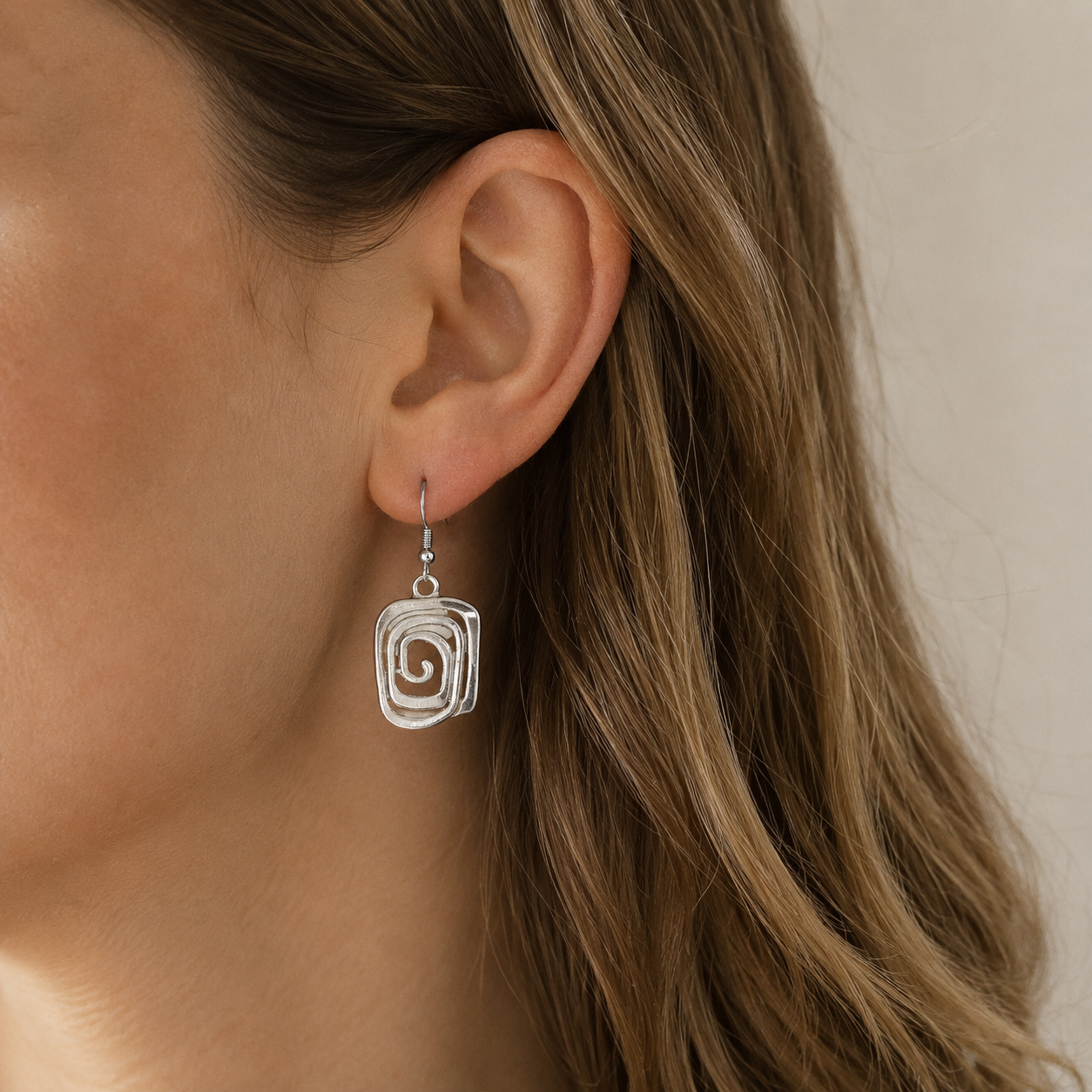 Kaia – Srebrne kolczyki Boho z spiralnym wzorem