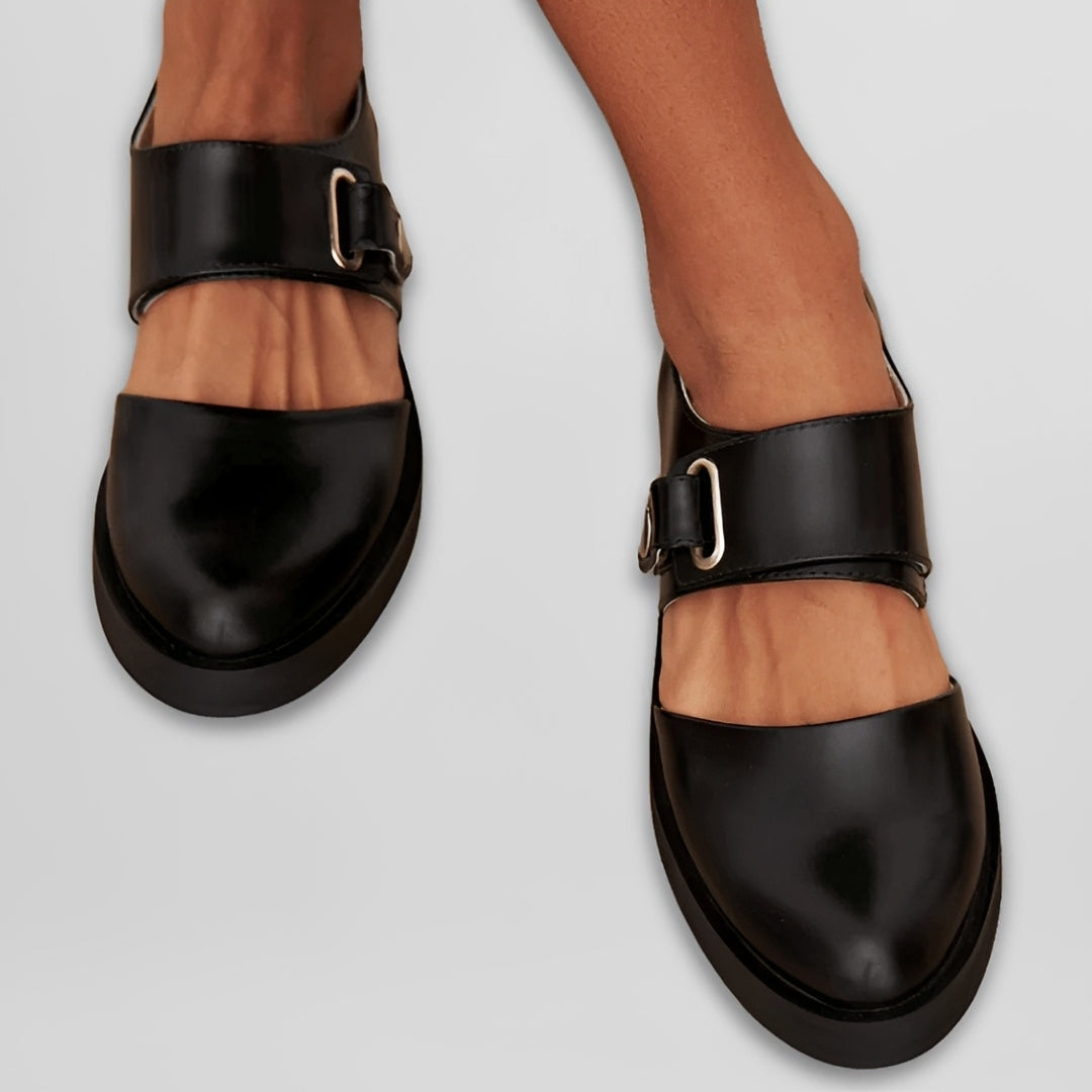 Mya - Casualowe buty na niskim obcasie z paskiem