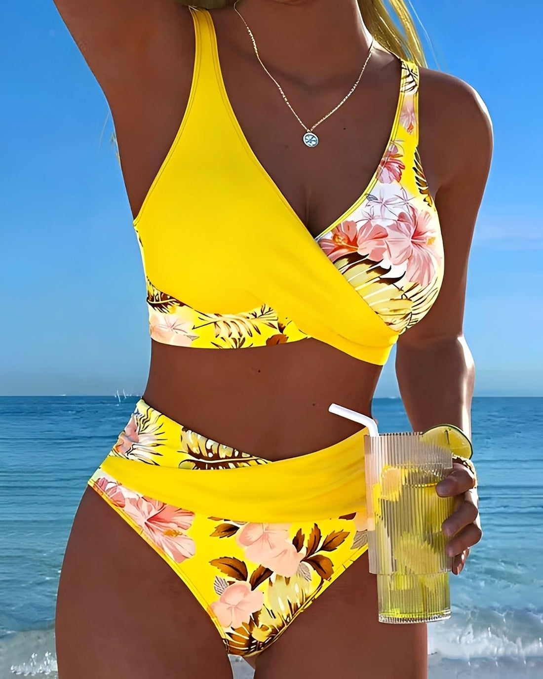 Eleri - Nowoczesne kwiatowe bikini