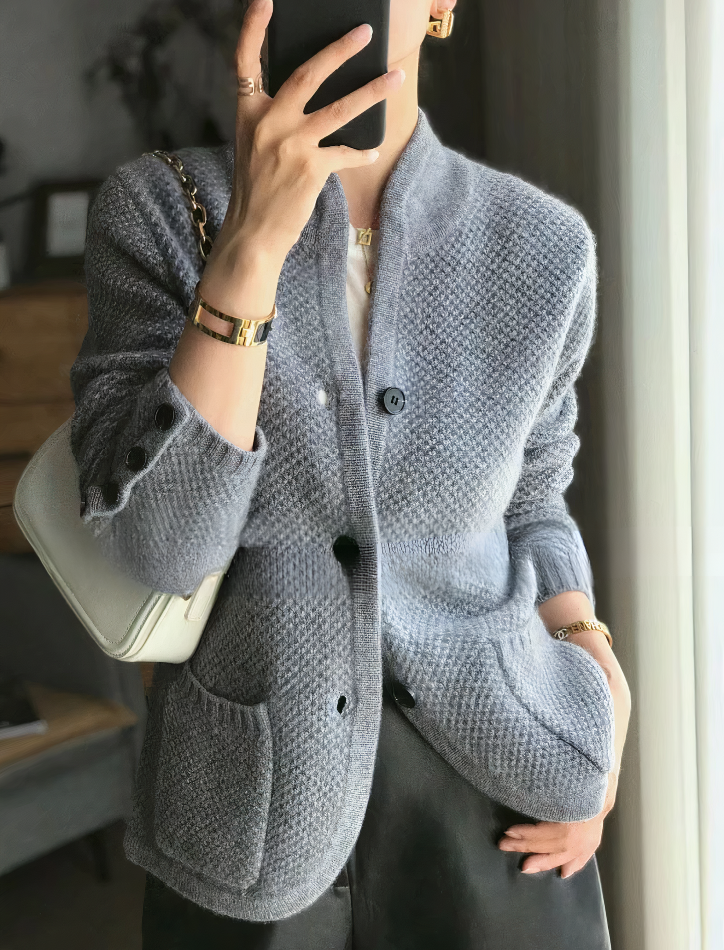 Carissa - elegancki kaszmirowy sweter z guziczkami dla kobiet