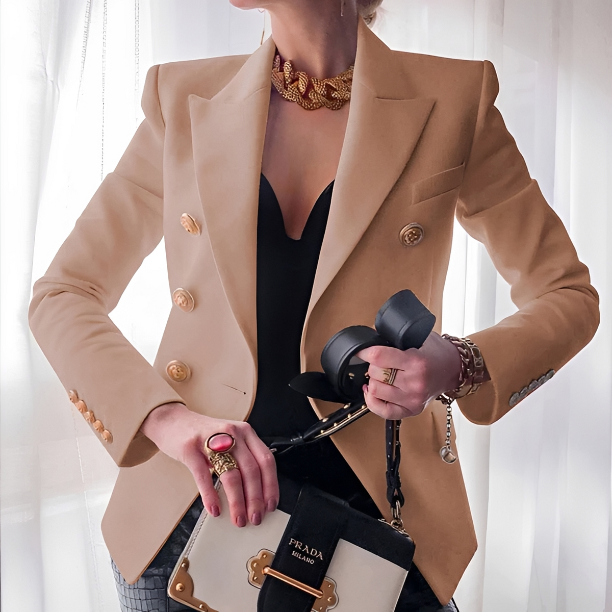 Elesa - Elegancki i szykowny blezer