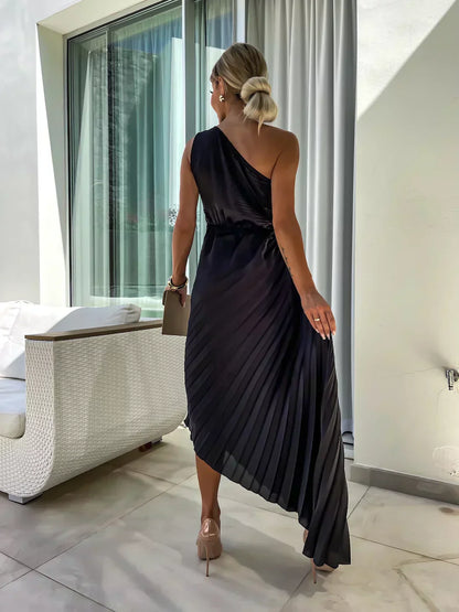 Agatha - Elegancka sukienka z falbanami i akcentem na ramionach