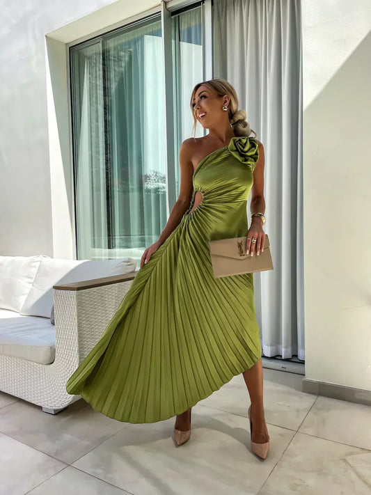 Agatha - Elegancka sukienka z falbanami i akcentem na ramionach