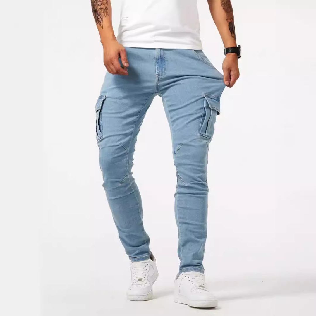 Męskie jeansy cargo Slim tapered - kieszenie udowe z klapami i dodatkowe panelowe na kolanach