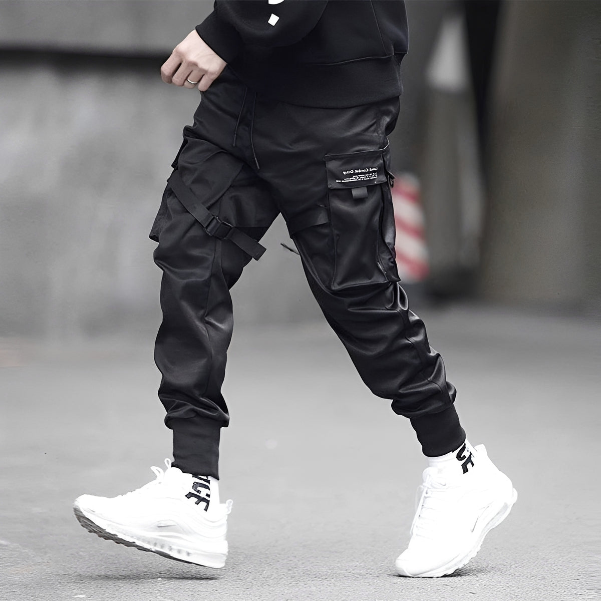 Męskie spodnie cargo z tacticalnymi funkcjami tapered fit regulowane paski wielopocket