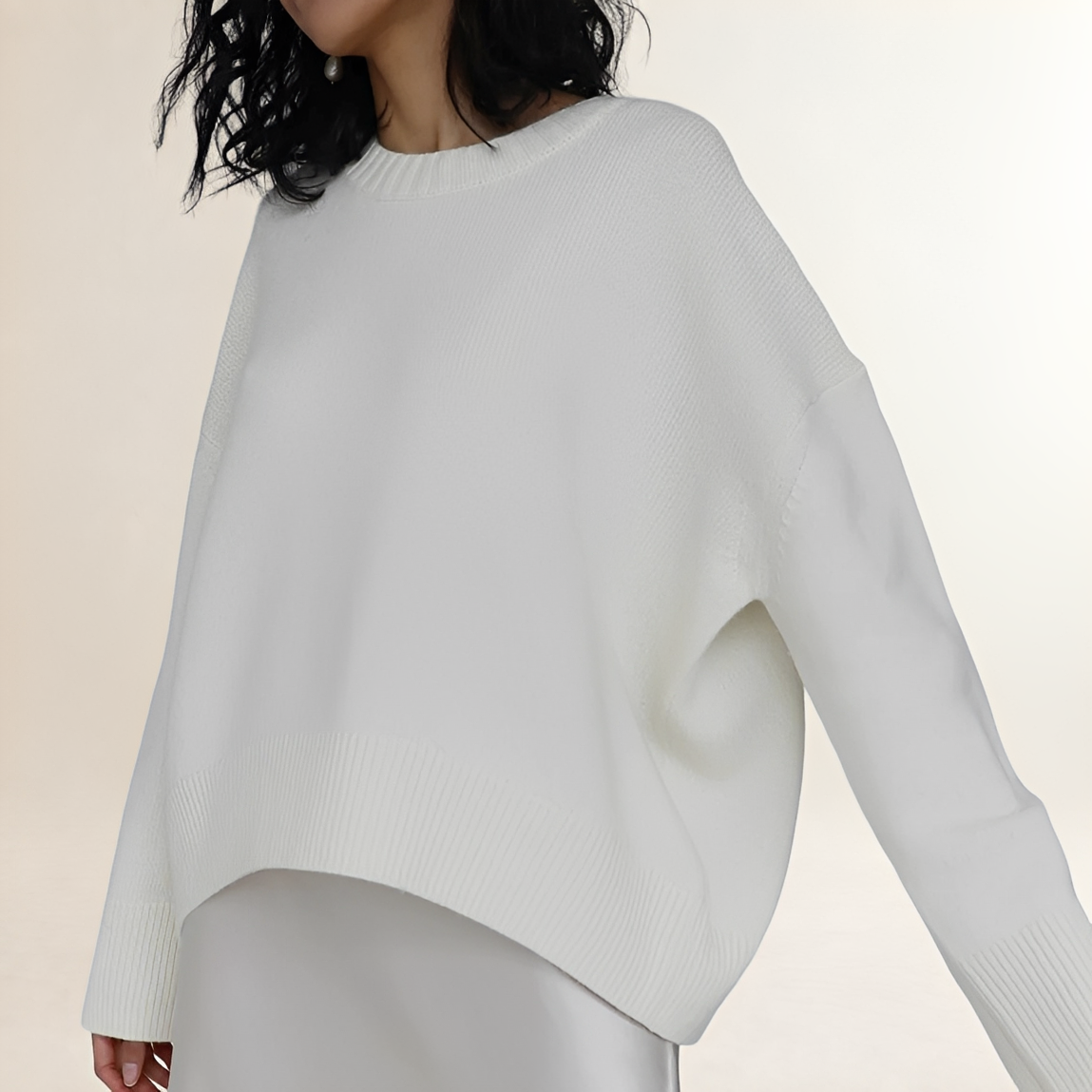 Sweter damski oversize z okrągłym dekoltem długi rękaw