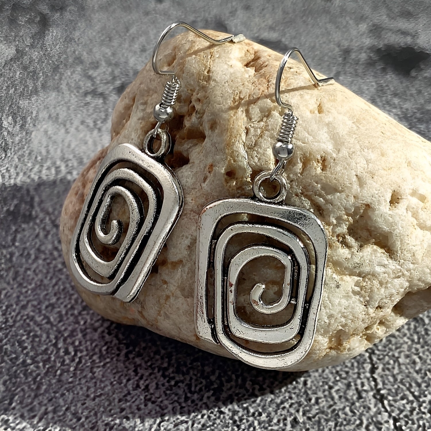 Kaia – Srebrne kolczyki Boho z spiralnym wzorem