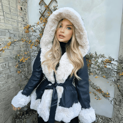 Madalyn - Elegancki damski płaszcz z futrem i kapturem