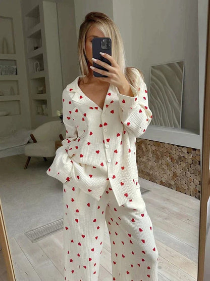 Lola – Elegancki piżama z motywami serc