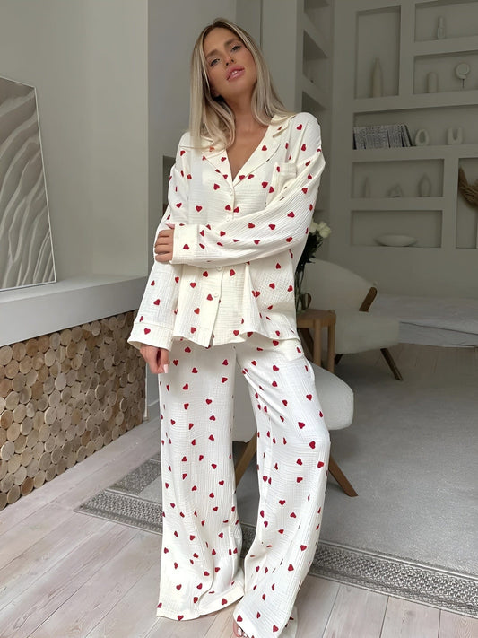 Lola – Elegancki piżama z motywami serc