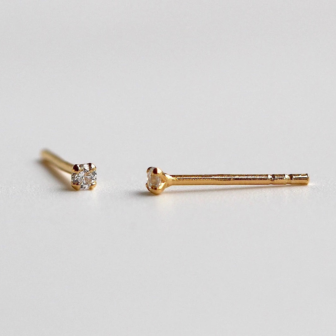 Sloane - mini kolczyki błyszczące 2mm